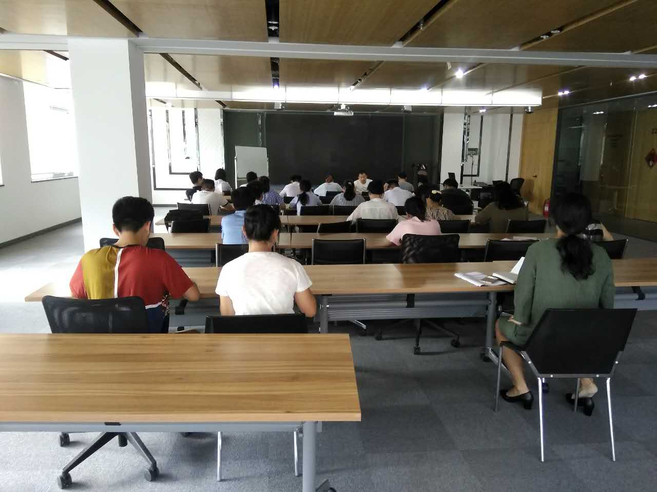 协助科技局进行科技孵化器与众创空间建设资金申报工作培训会议